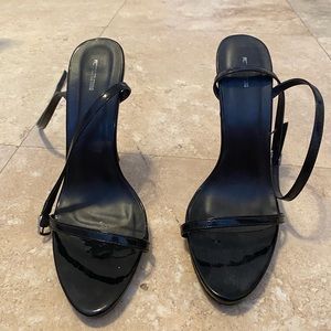 PRETTY LITTLE THING - thin strap black heels